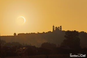 Représentation de l'éclipse de Soleil du 12 août 2026 au dessus de Laon dans l'Aisne
